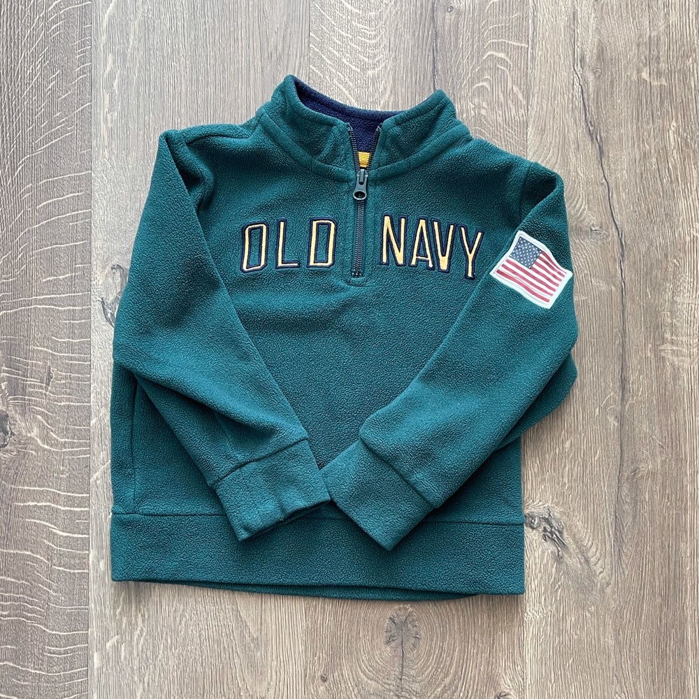 Boys Old Navy half zip fleece sweater.